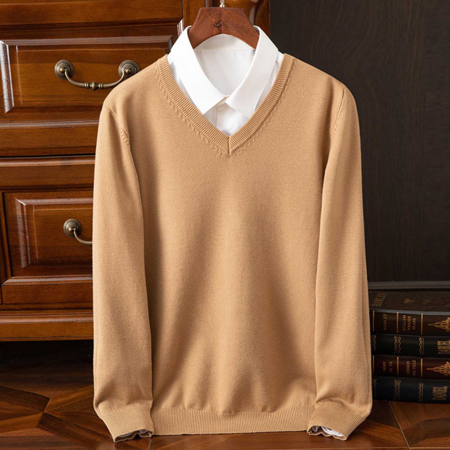 Elegancki Sweter z Dekoltem w Serek