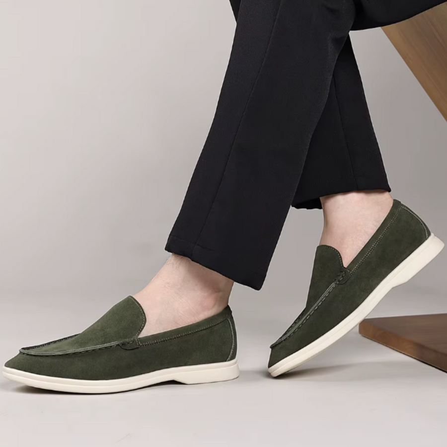 Klasyczne zamszowe loafersy