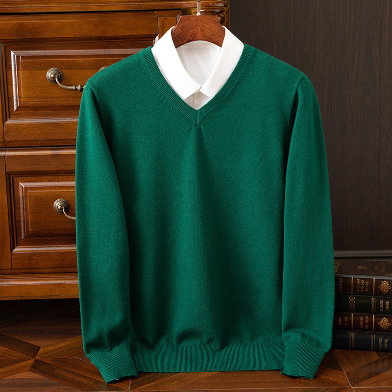 Elegancki Sweter z Dekoltem w Serek