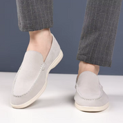 Klasyczne zamszowe loafersy