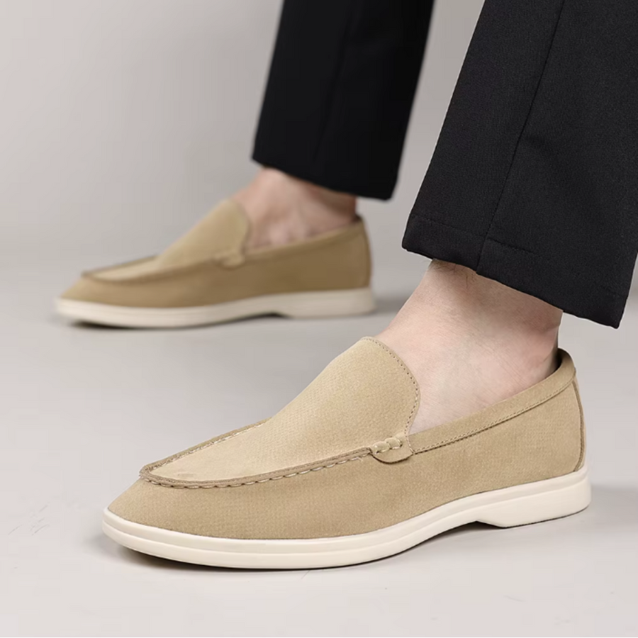 Klasyczne zamszowe loafersy