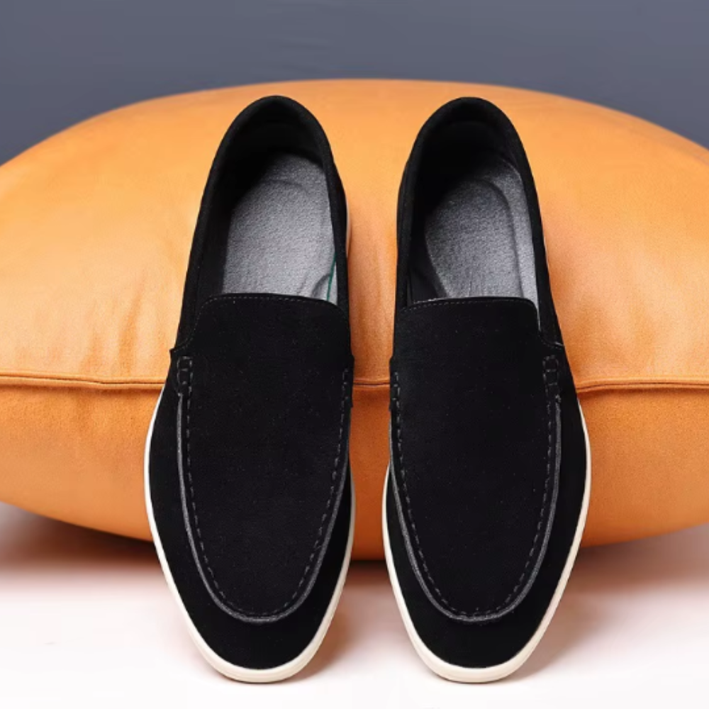 Klasyczne zamszowe loafersy
