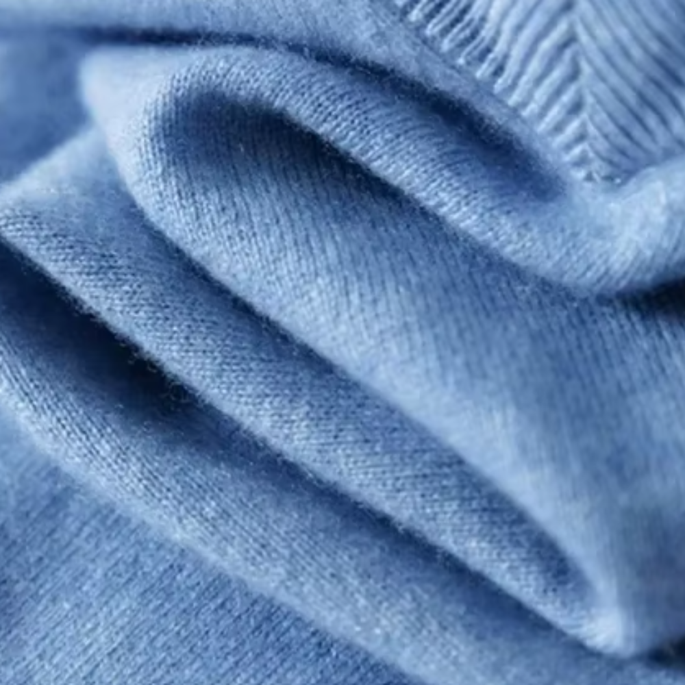 Elegancki Sweter z Dekoltem w Serek