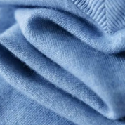 Elegancki Sweter z Dekoltem w Serek