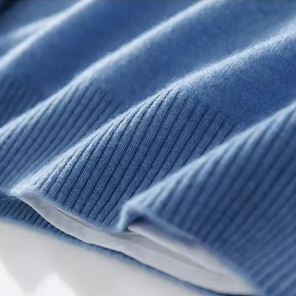 Elegancki Sweter z Dekoltem w Serek