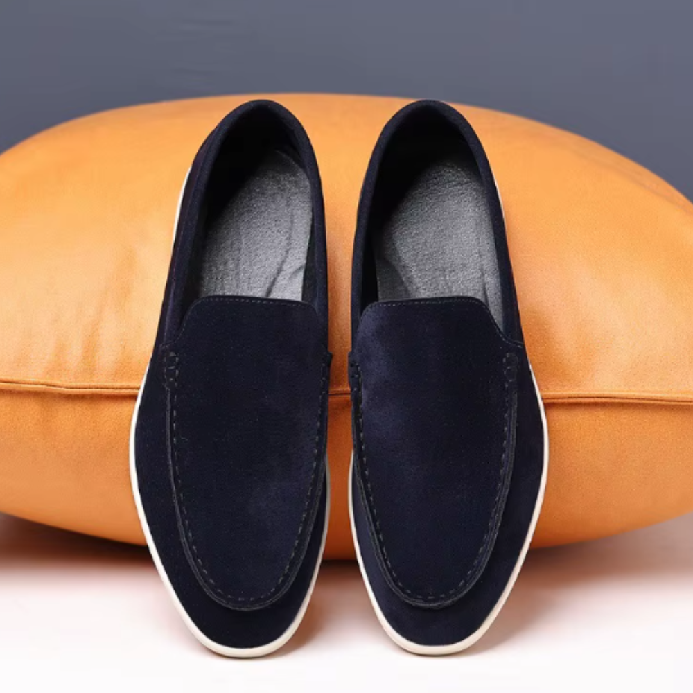 Klasyczne zamszowe loafersy