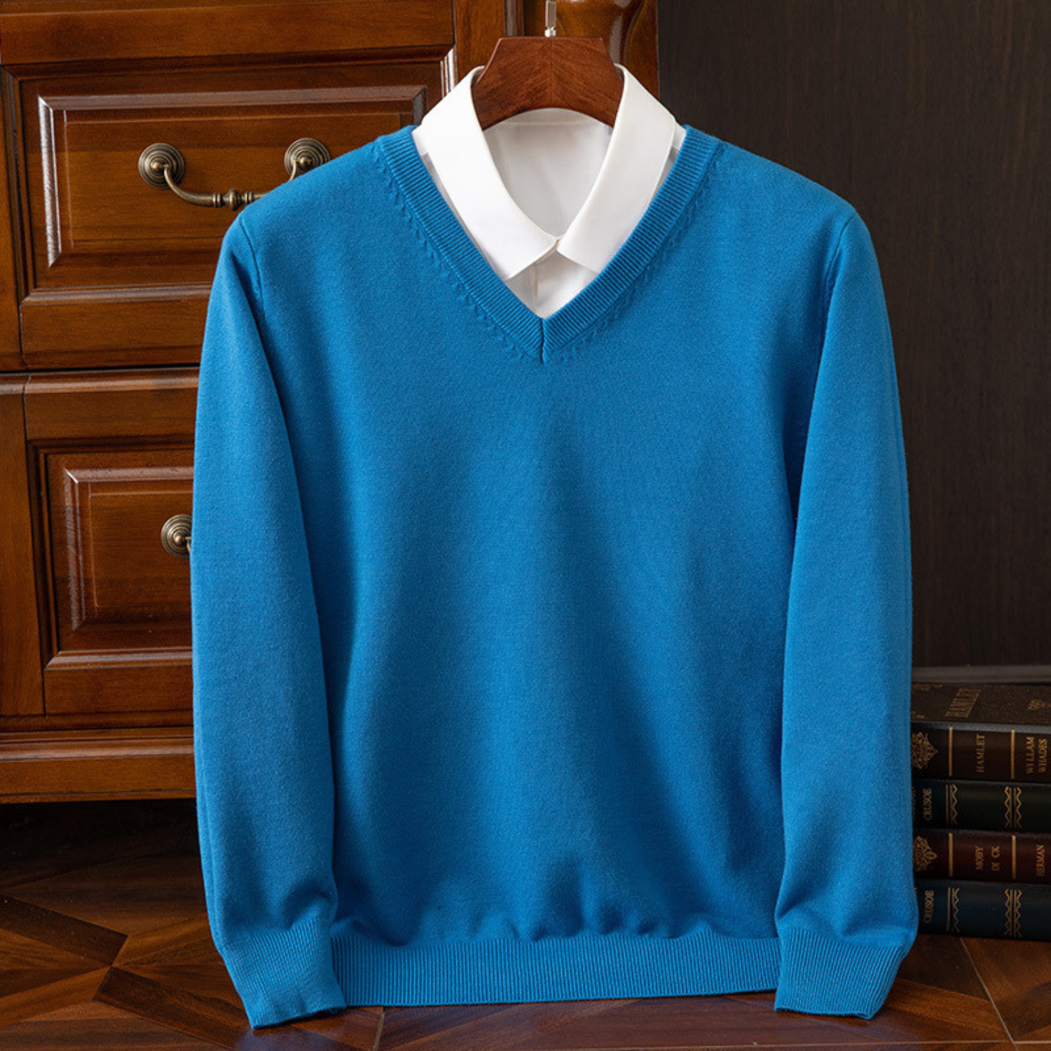 Elegancki Sweter z Dekoltem w Serek