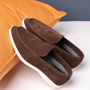Klasyczne zamszowe loafersy