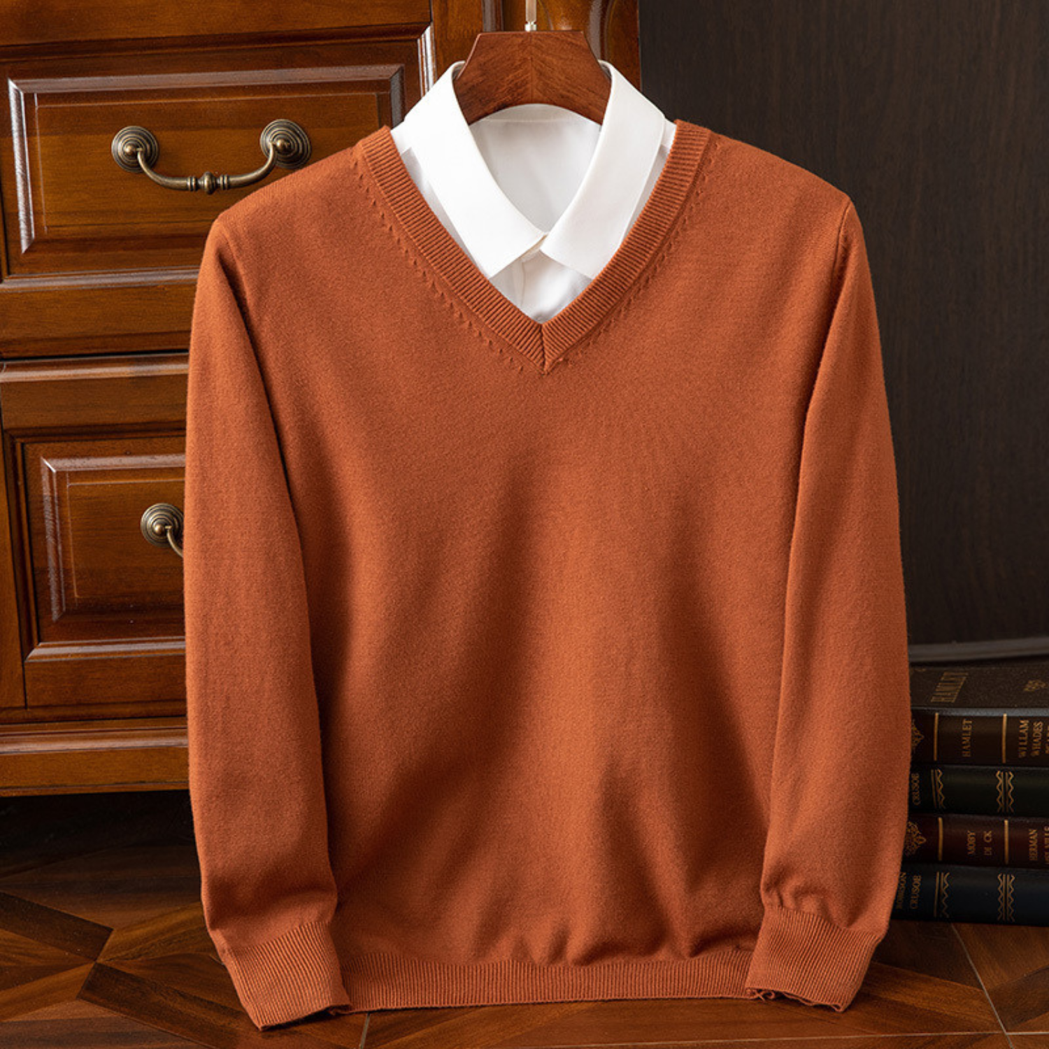Elegancki Sweter z Dekoltem w Serek