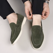 Klasyczne zamszowe loafersy