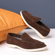 Klasyczne zamszowe loafersy