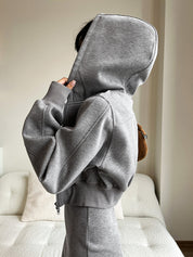 Solidny crop hoodie z długim rękawem na zamek