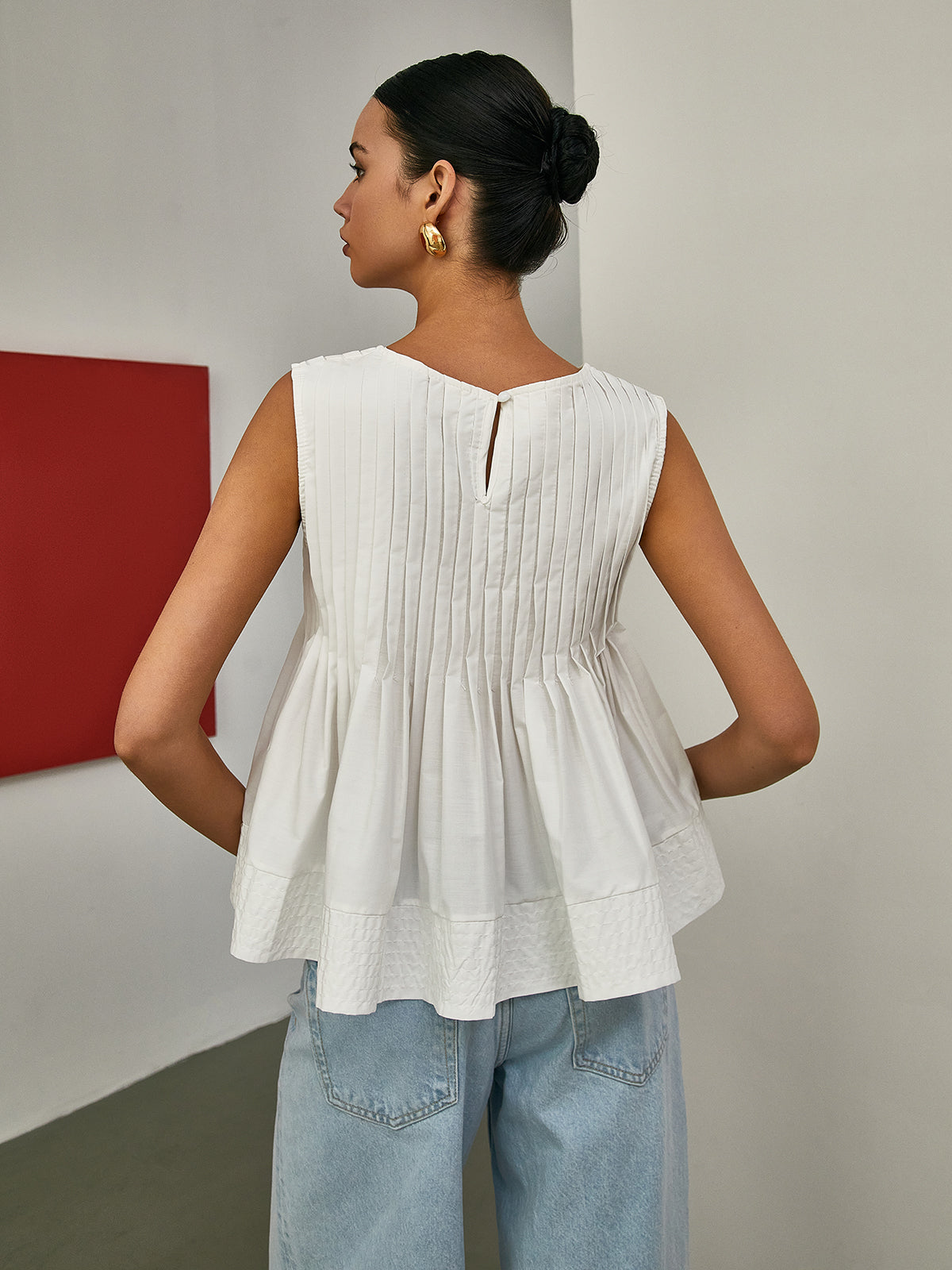 Bluzka bez rękawów z plisowanym peplum
