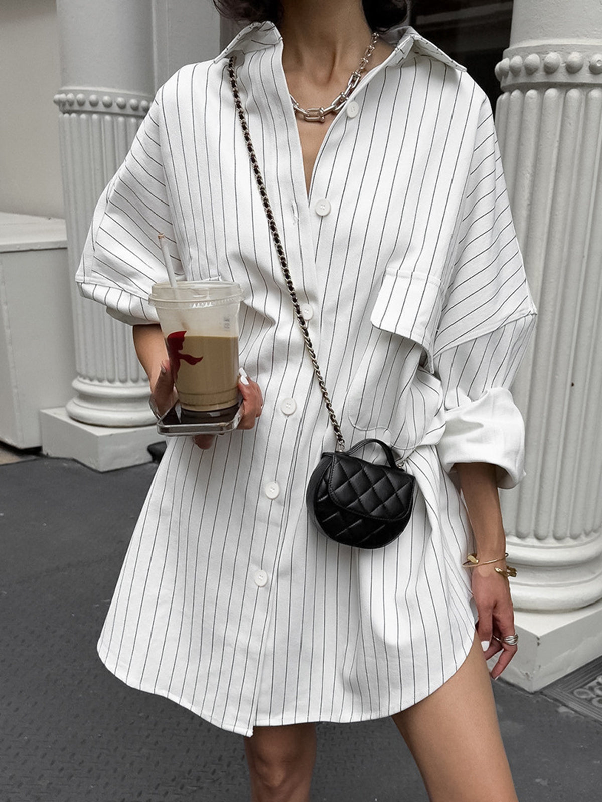Koszula z dużymi kieszeniami w oversize'owym stylu w paski