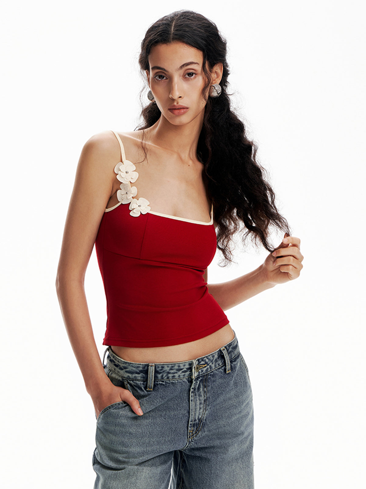 Top Cami Bodycon z Kwiatowym Kontrastowym Wykończeniem