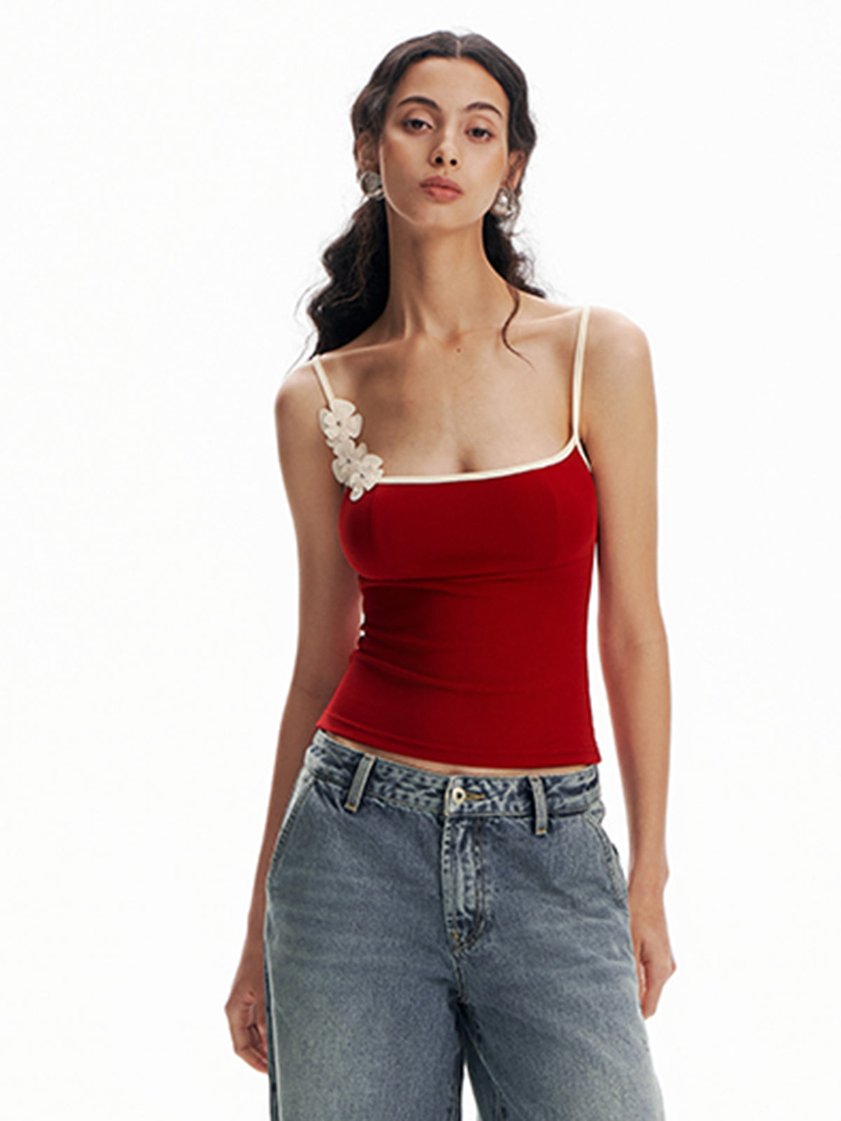Top Cami Bodycon z Kwiatowym Kontrastowym Wykończeniem
