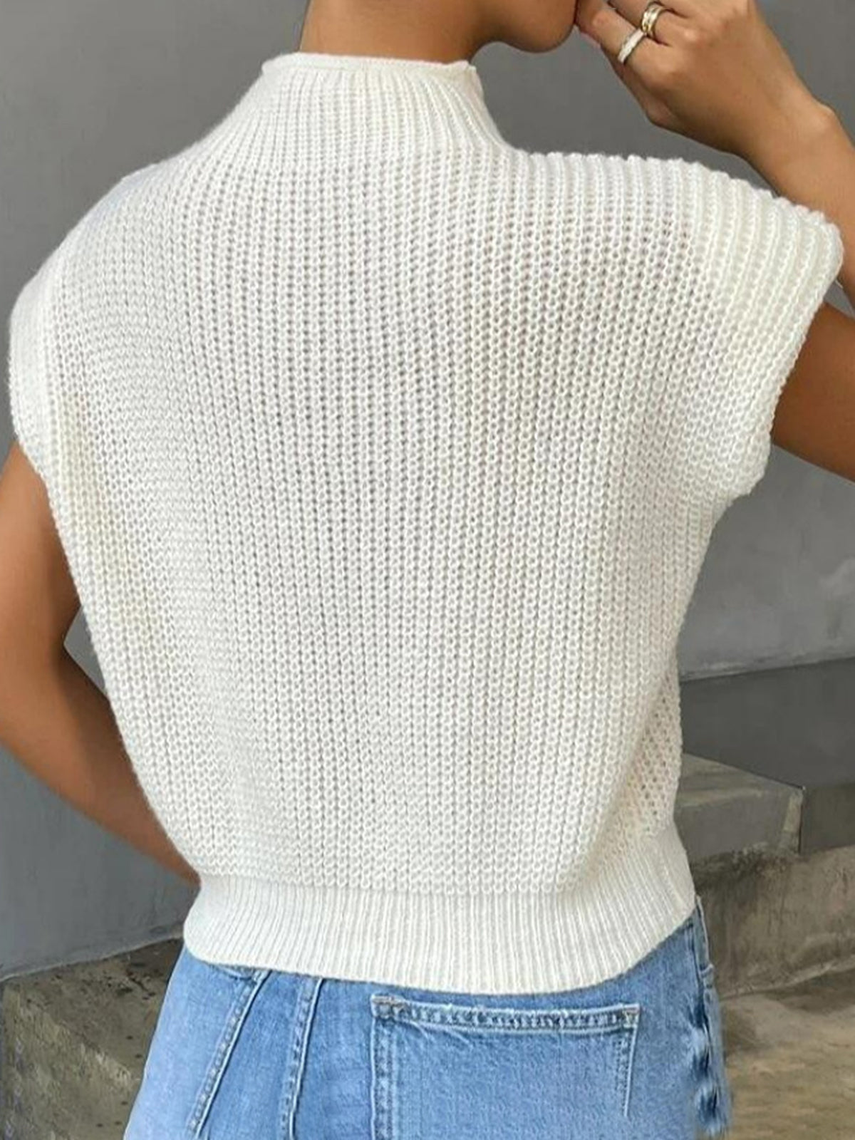 Gładki sweter bez rękawów