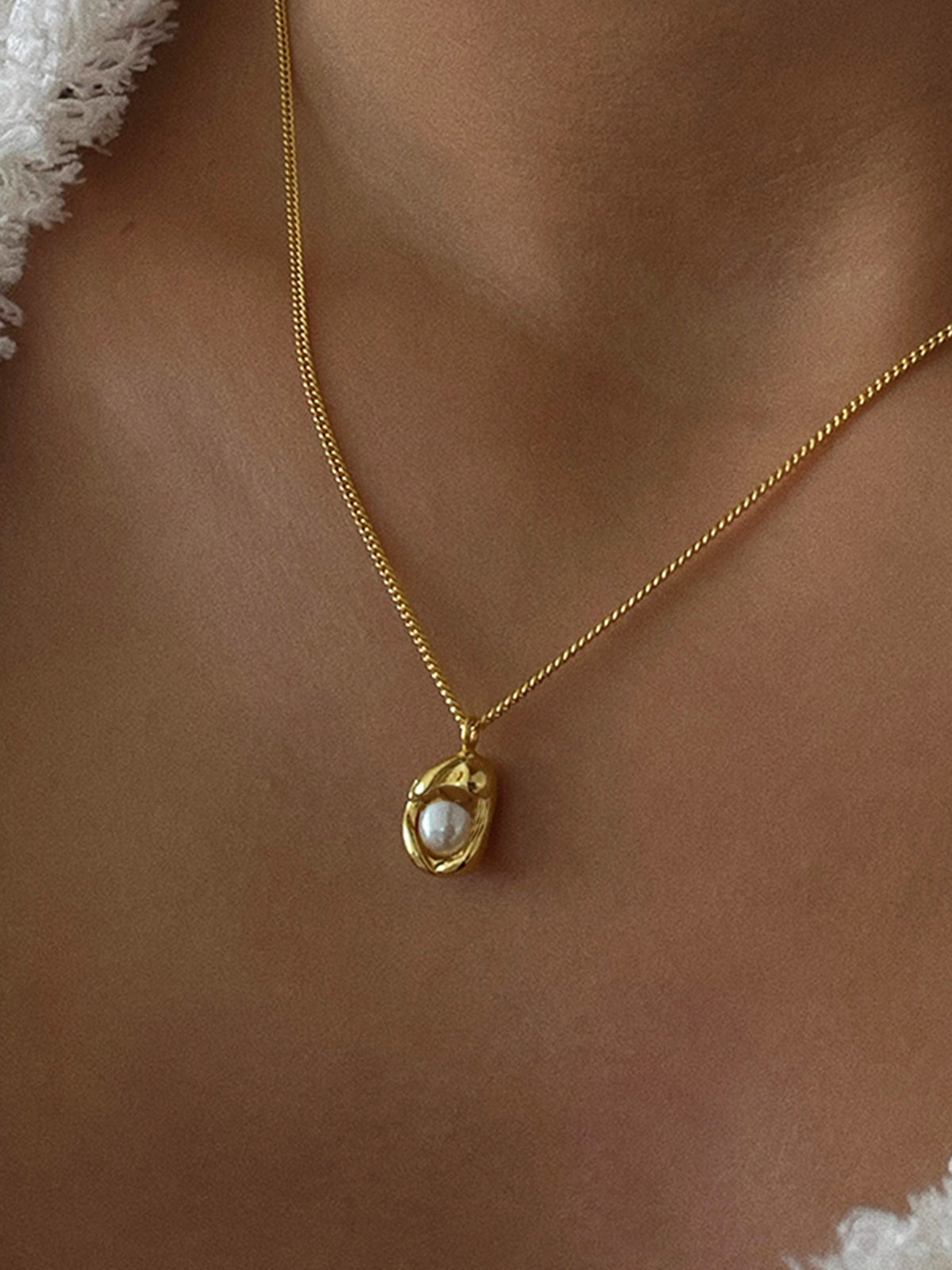 Minimalistyczny Naszyjnik z Perłą Barokową