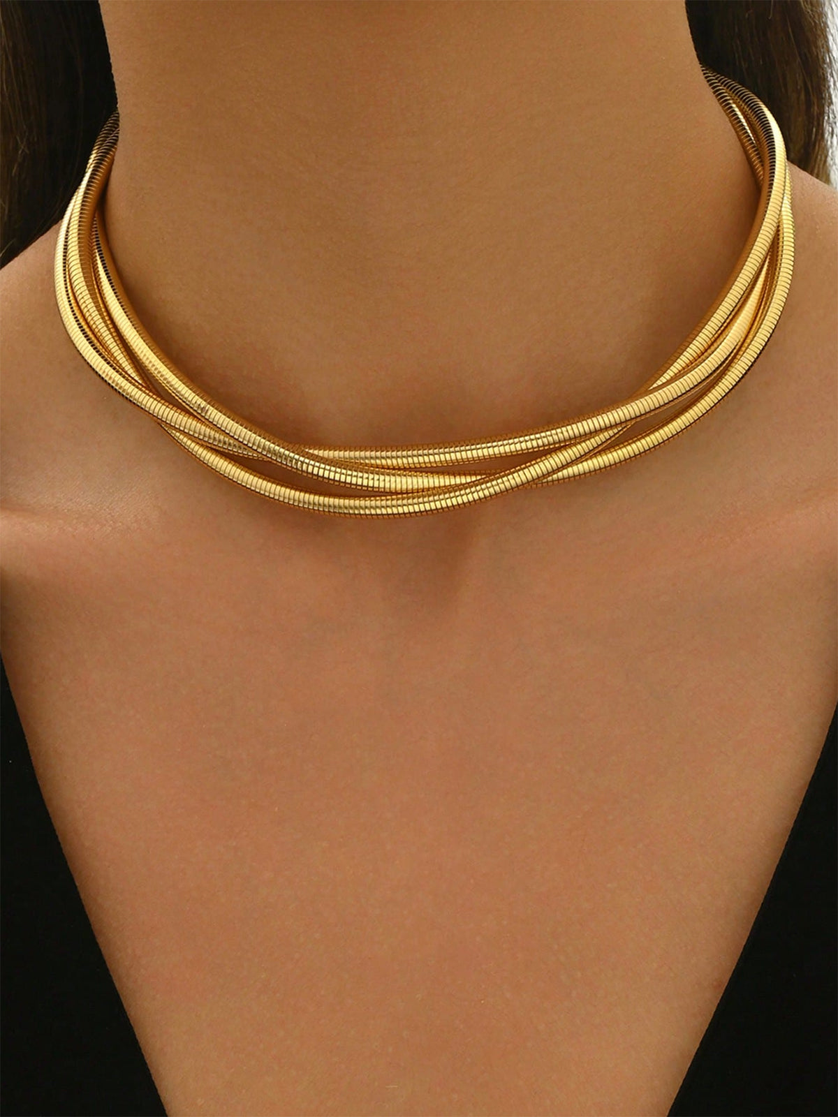 Naszyjnik Choker w Złotym Odcieniu z Trzema Warstwami
