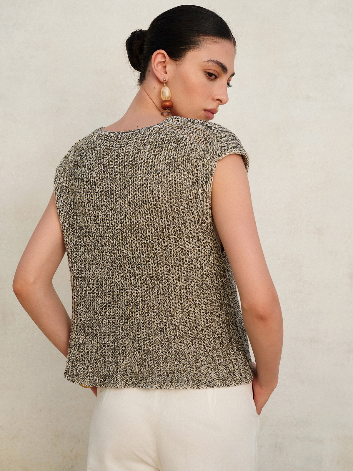 Sweter bez rękawów z guzikami