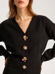Sweter z wełny z metalowymi detalami