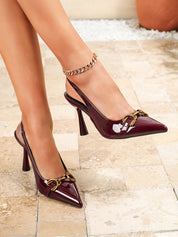 Pumps z detalem Horsebit na obcasie