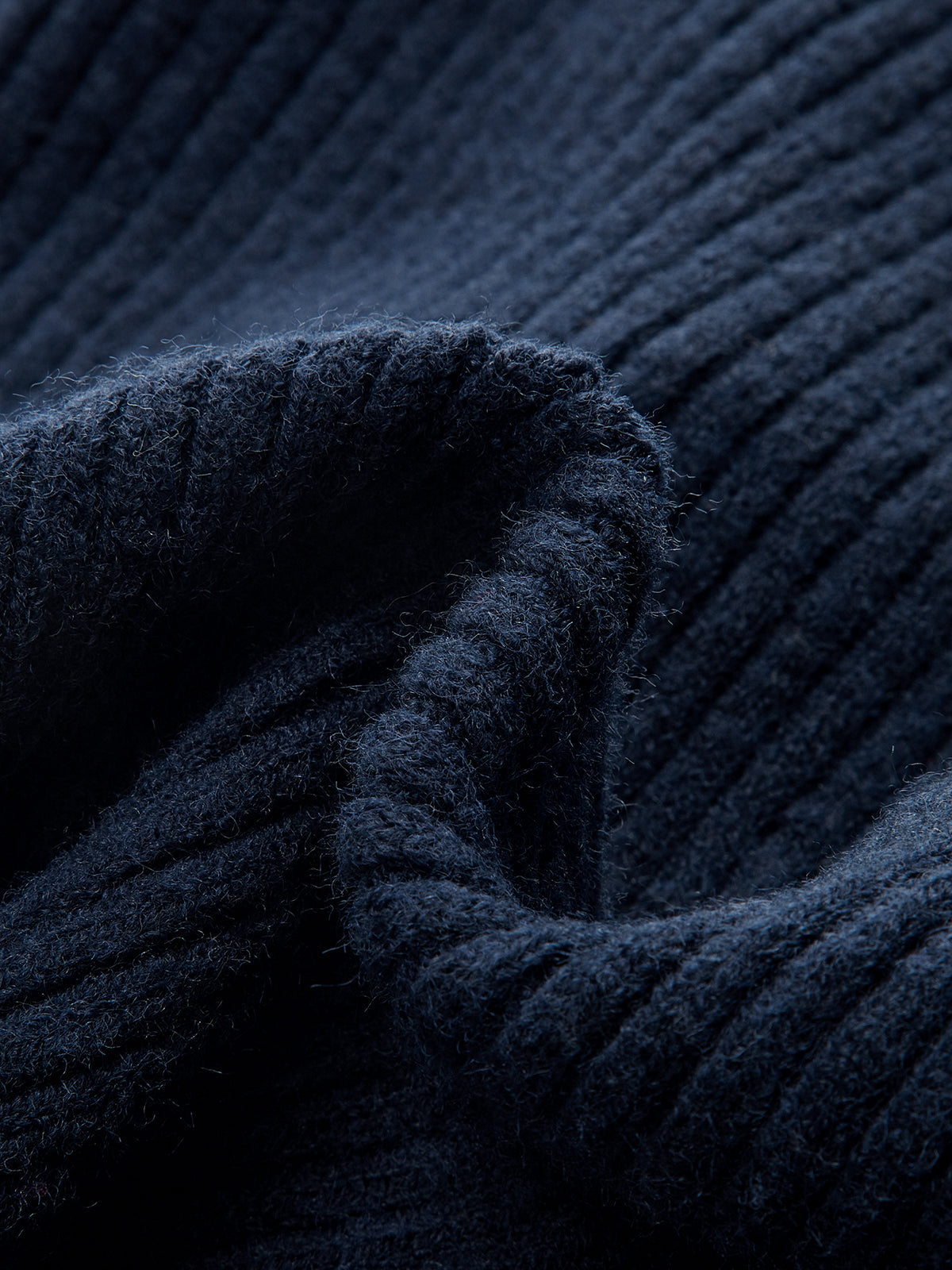 Sweter z krótkim rękawem z metalowym zapięciem i kołnierzem