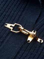 Sweter z krótkim rękawem z metalowym zapięciem i kołnierzem