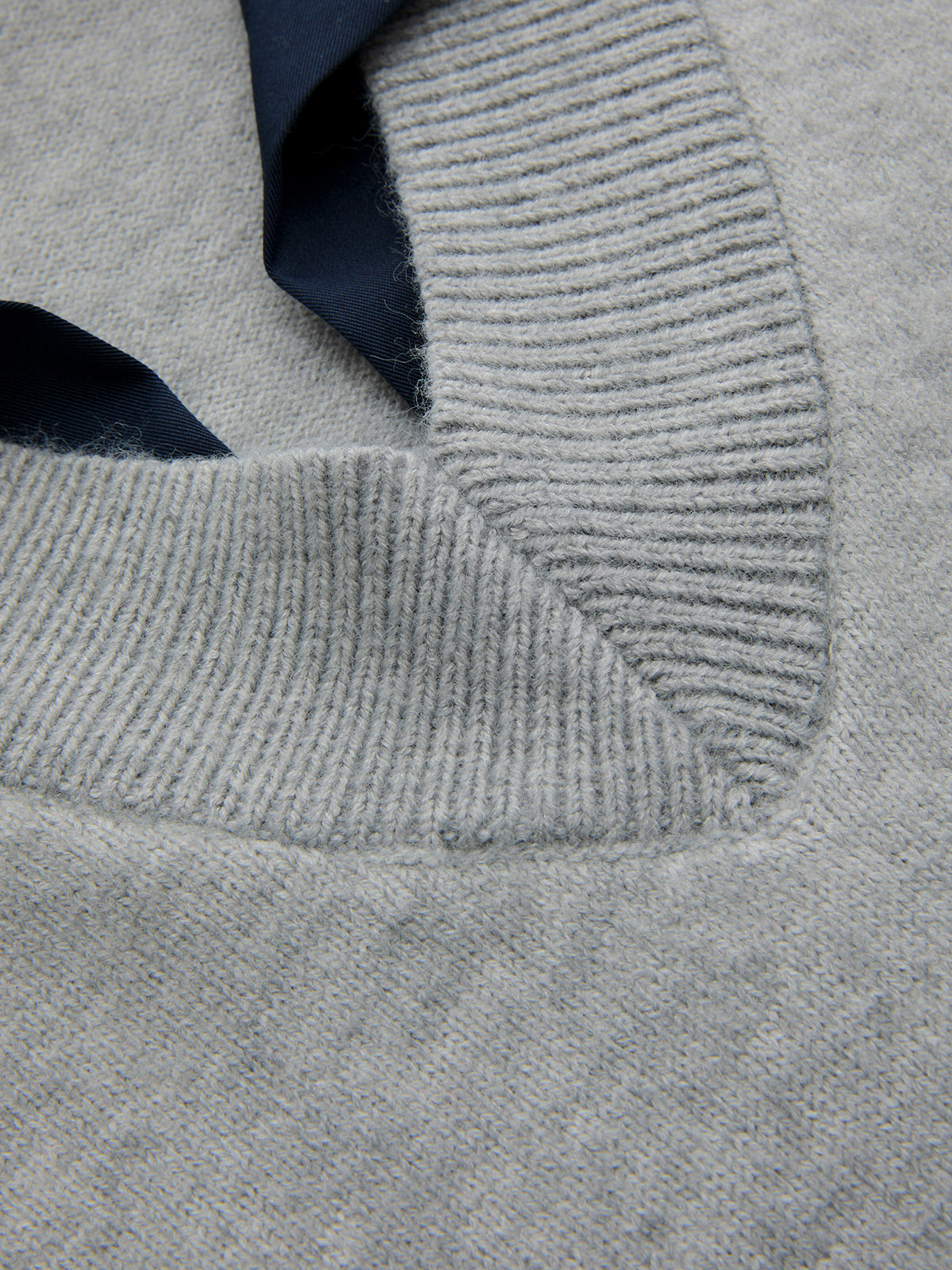 Sweter z Kontrastowym Kołnierzem i Rękawami Elbow