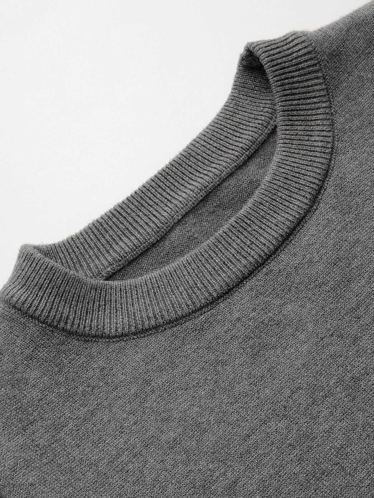 Sweter bez rękawów z dekoltem typu crew neck i ściągaczem w talii