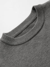 Sweter bez rękawów z dekoltem typu crew neck i ściągaczem w talii