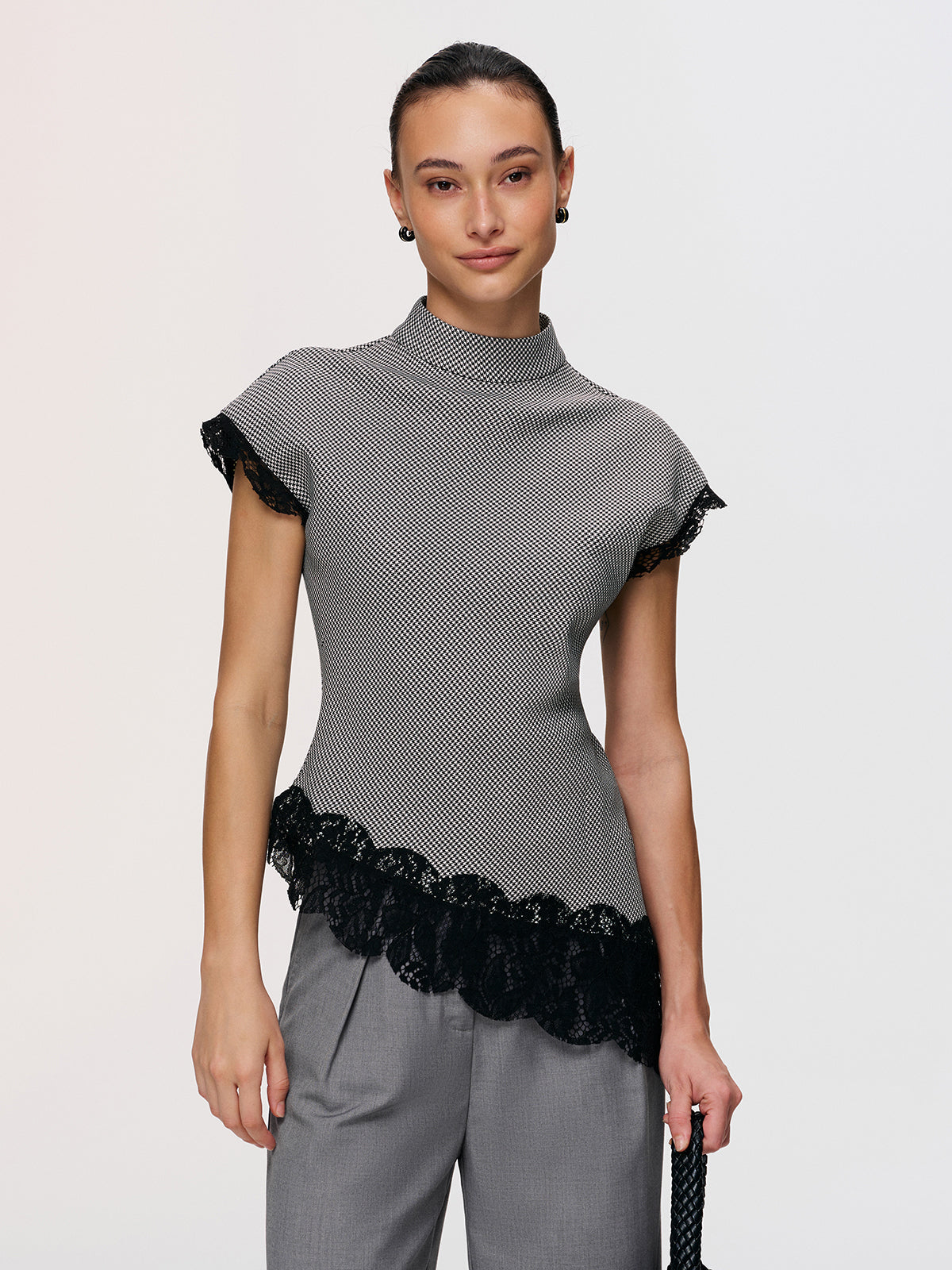 Top z koronkowym wykończeniem w wzór houndstooth z kołnierzem