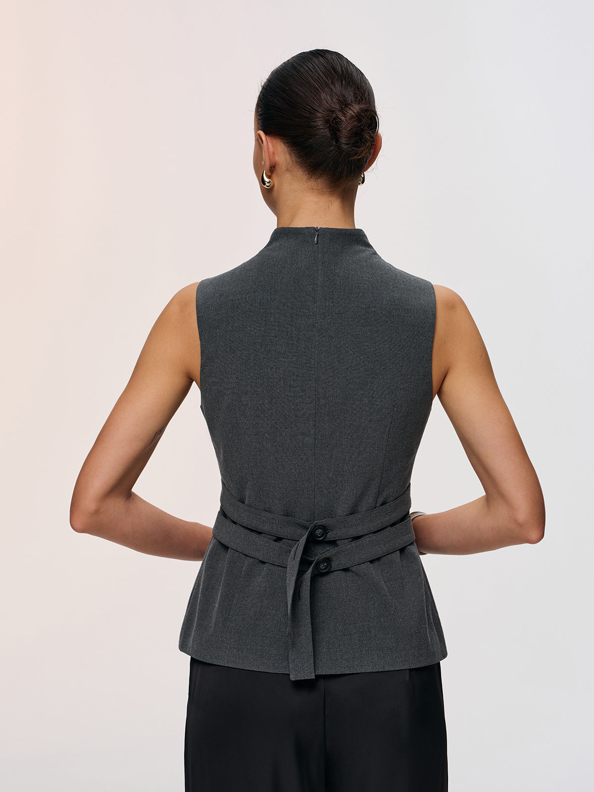 Sukienka bez rękawów z peplum