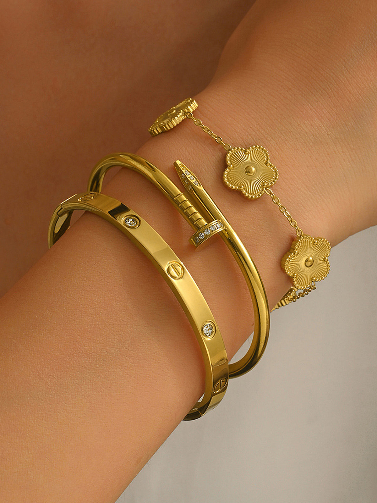 Zestaw bransoletek 3szt. ze śrubami, gwoździami i koniczynkami