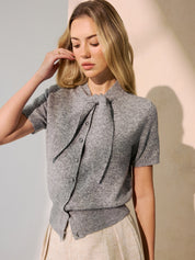 Sweter z krótkim rękawem z wełny z dekoltem w serek