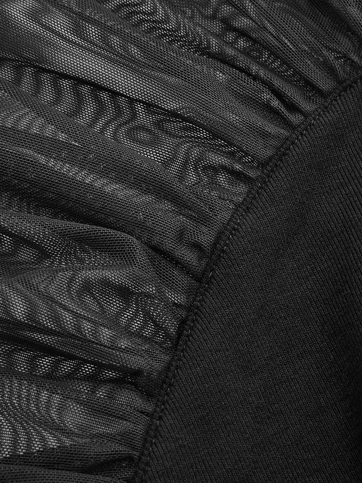 Sweter z siateczkowymi rękawami i stójką