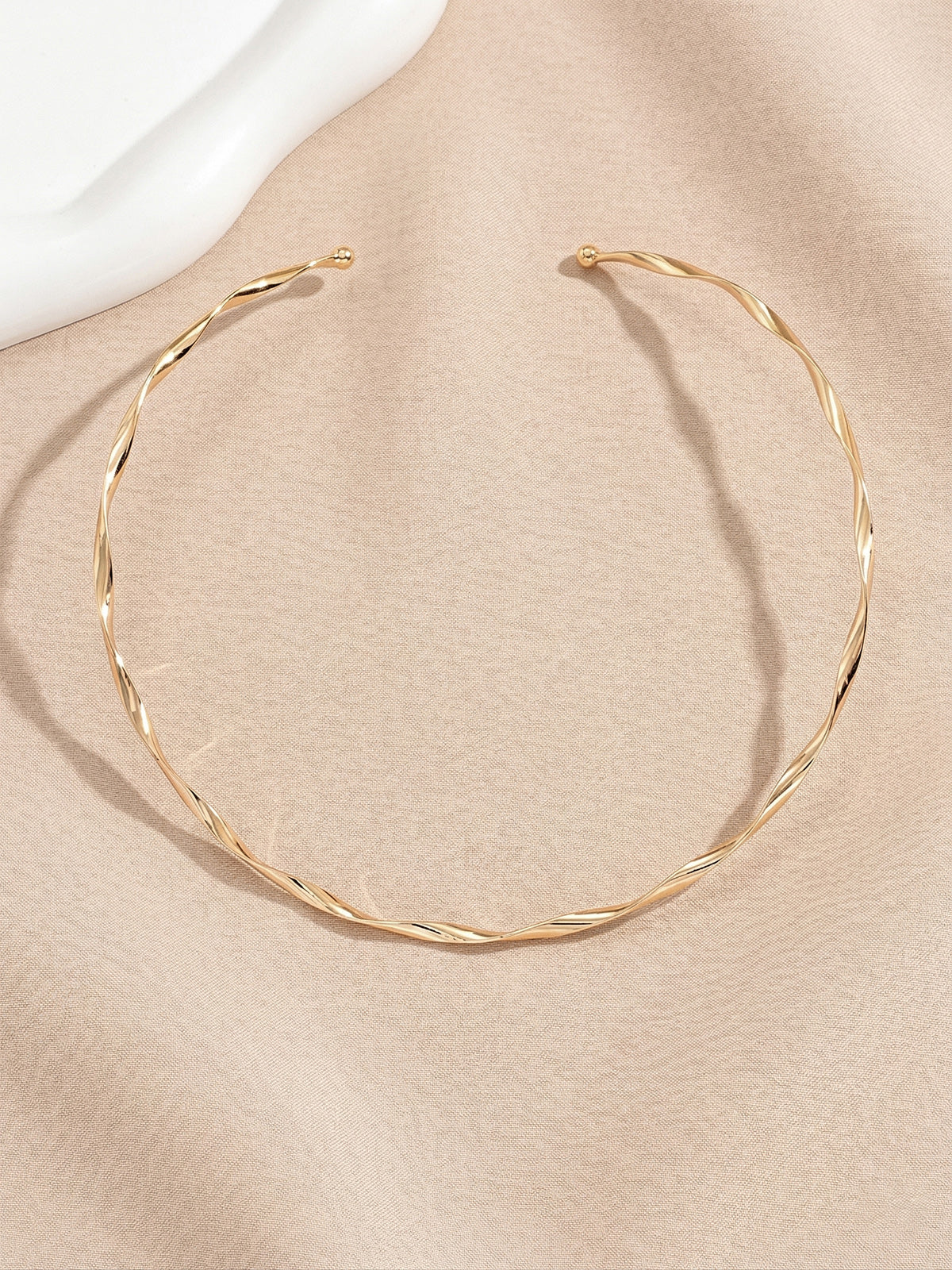 Skręcony Minimalistyczny Naszyjnik Choker