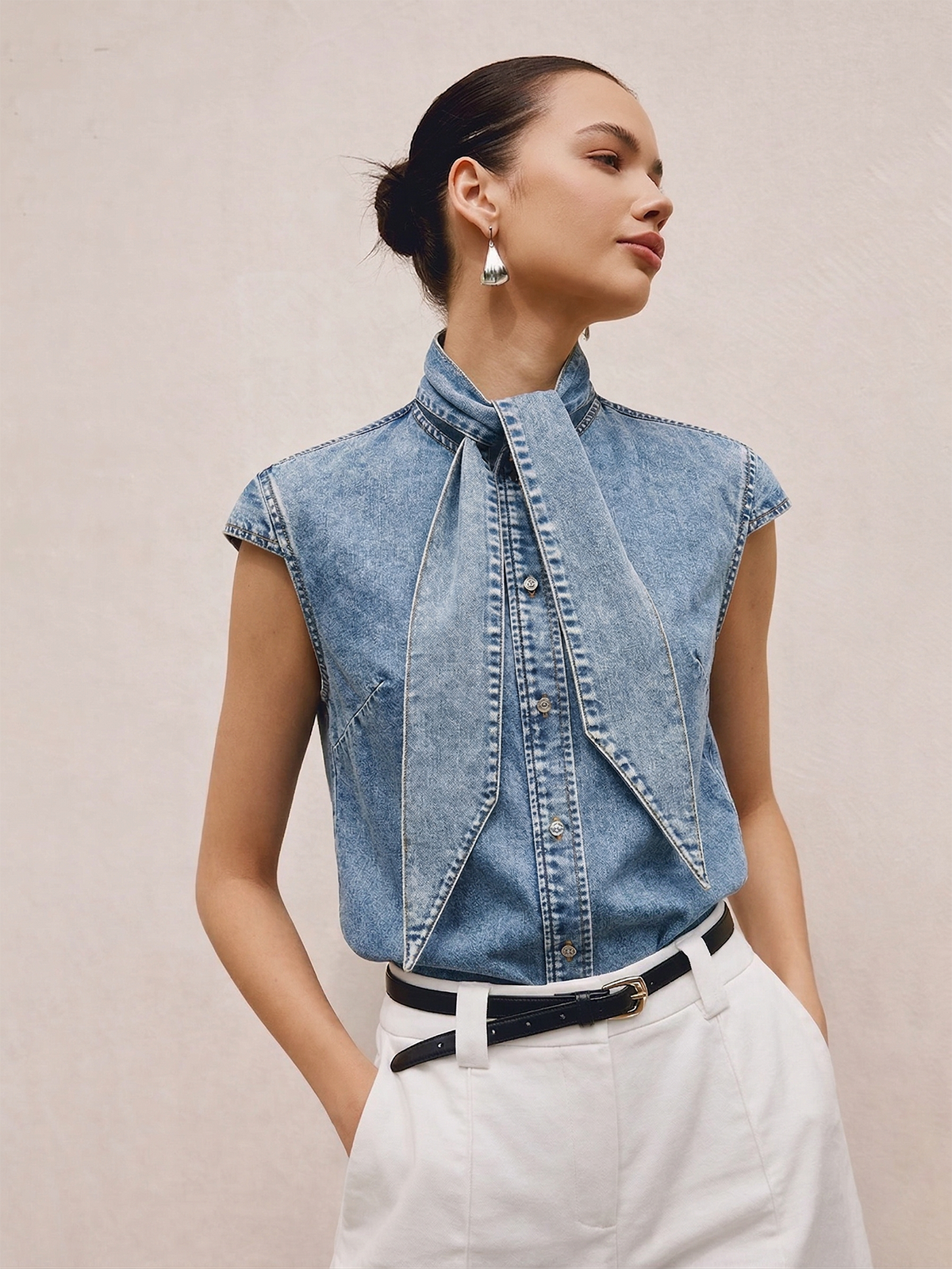 Koszula bez rękawów z dekoltem na kokardę