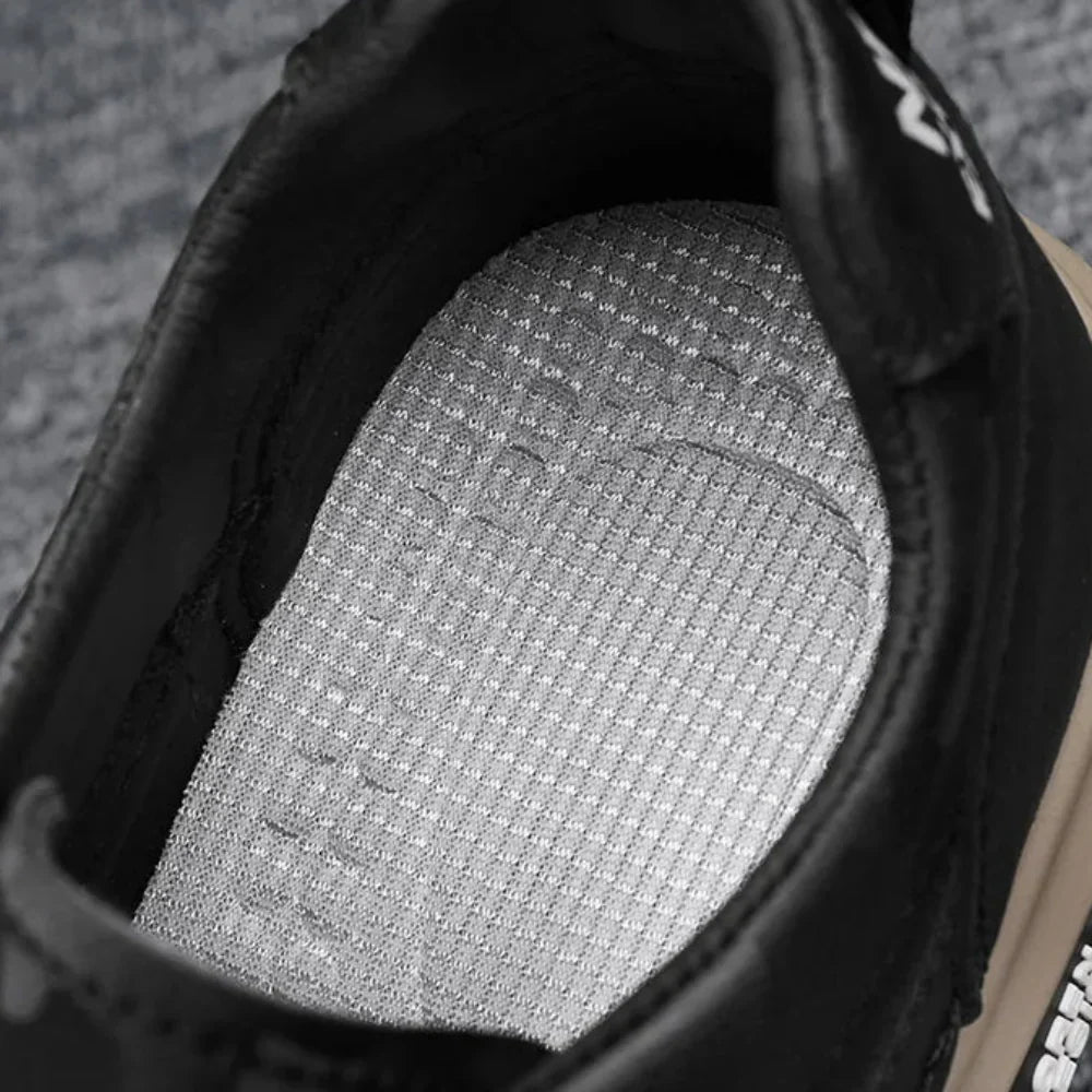Casual sneakers