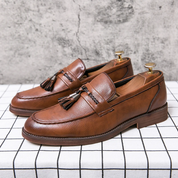 Skórzane loafersy z frędzlami