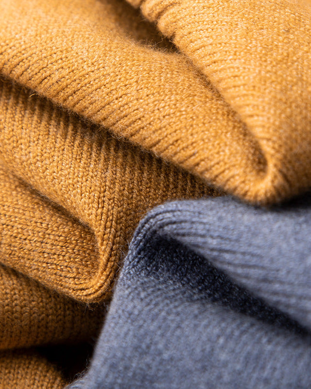 Elegancki Sweter z Kaszmiru z Dekoltem w Serek