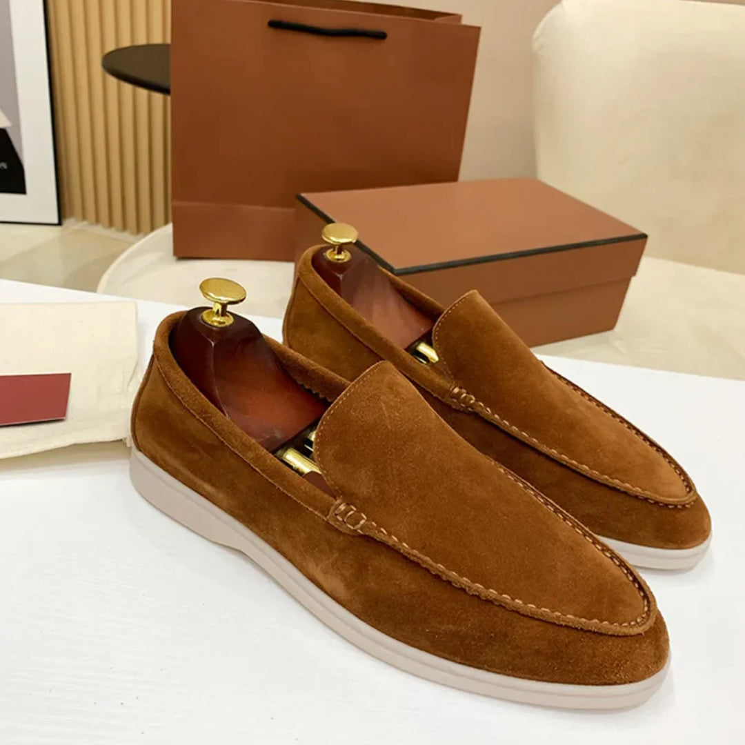 Klasyczne zamszowe loafersy