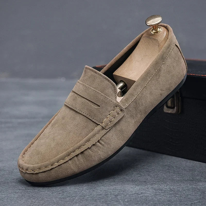 Lekkie zamszowe loafersy