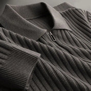 Elegancki sweter z zamkiem w paski