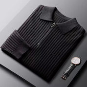 Elegancki sweter z zamkiem w paski