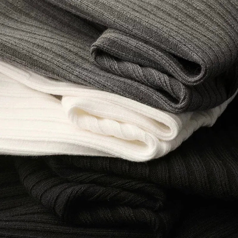 Elegancki sweter z zamkiem w paski