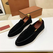 Klasyczne zamszowe loafersy