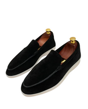 Klasyczne zamszowe loafersy