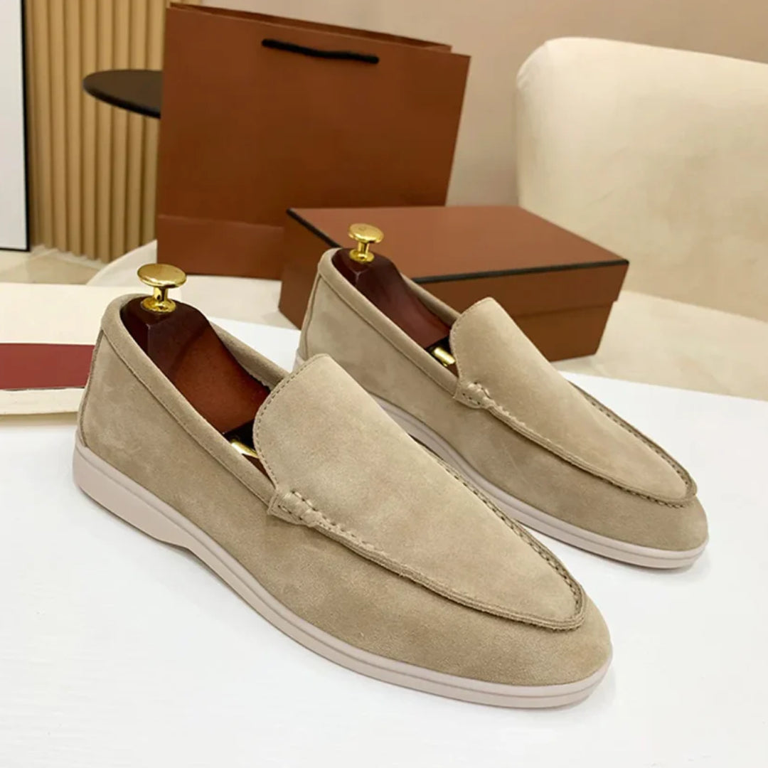 Klasyczne zamszowe loafersy