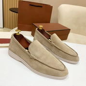 Klasyczne zamszowe loafersy